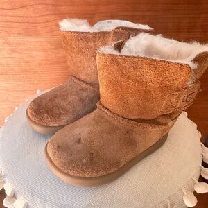 Toddler Ugg PLAY condition size 4/5C